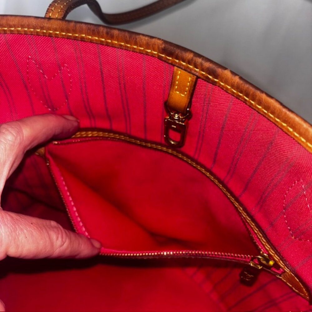Louis Vuitton Neverfull MM Monogram V Grenade Tote - Picture 12 of 13